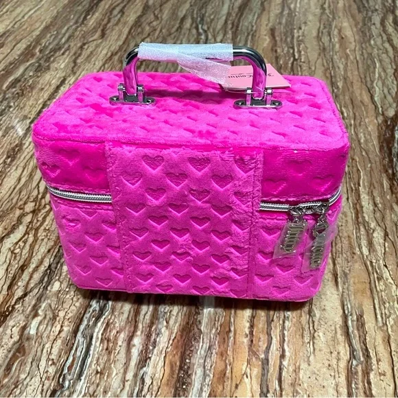 Juicy Couture - Picture 3 of 8